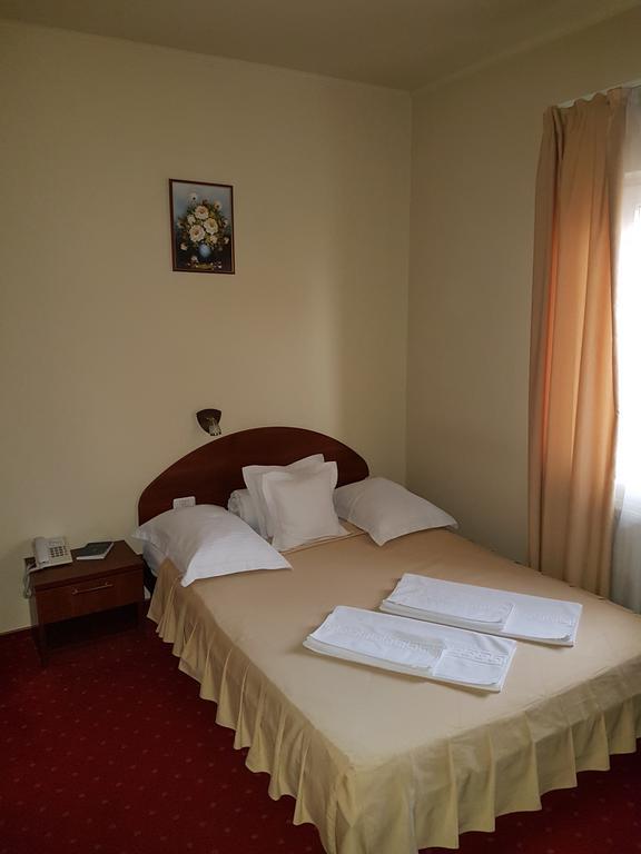 Hotel Iris アラド エクステリア 写真