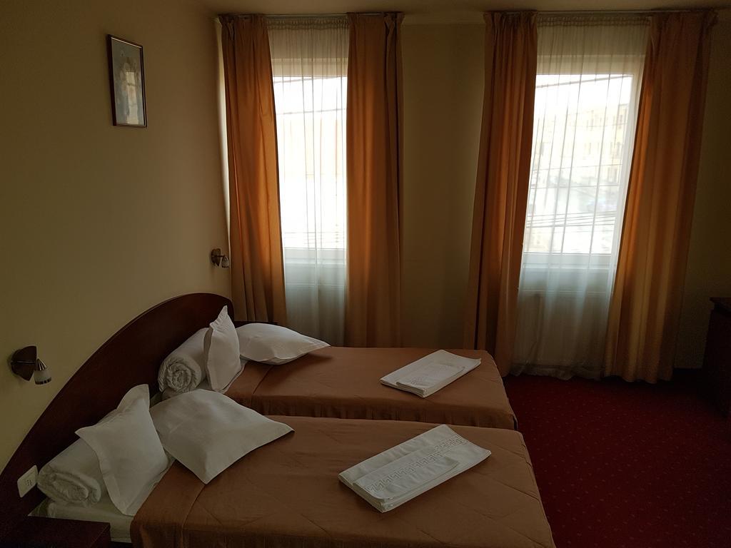 Hotel Iris アラド エクステリア 写真